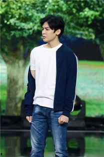 娱乐圈爆料侯明昊周也,娱乐圈恋情曝光引热议