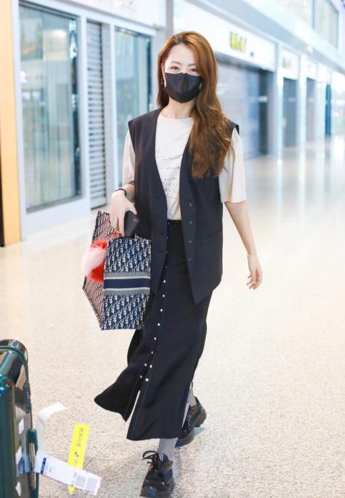 明星字母背心,明星字母背心潮流解析