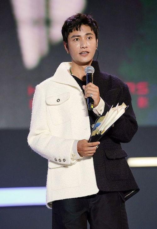 皮肤黑香港男明星,揭秘皮肤黝黑背后的独特风采”